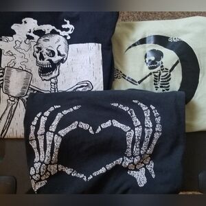 Women's skeleton tshirt lot size L